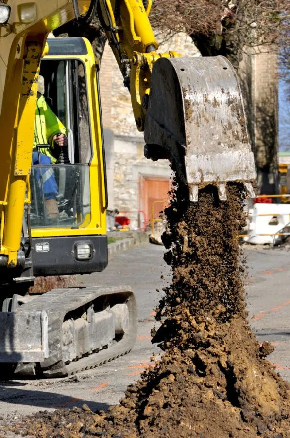Creusement d'une tranchée technique pour un raccordement